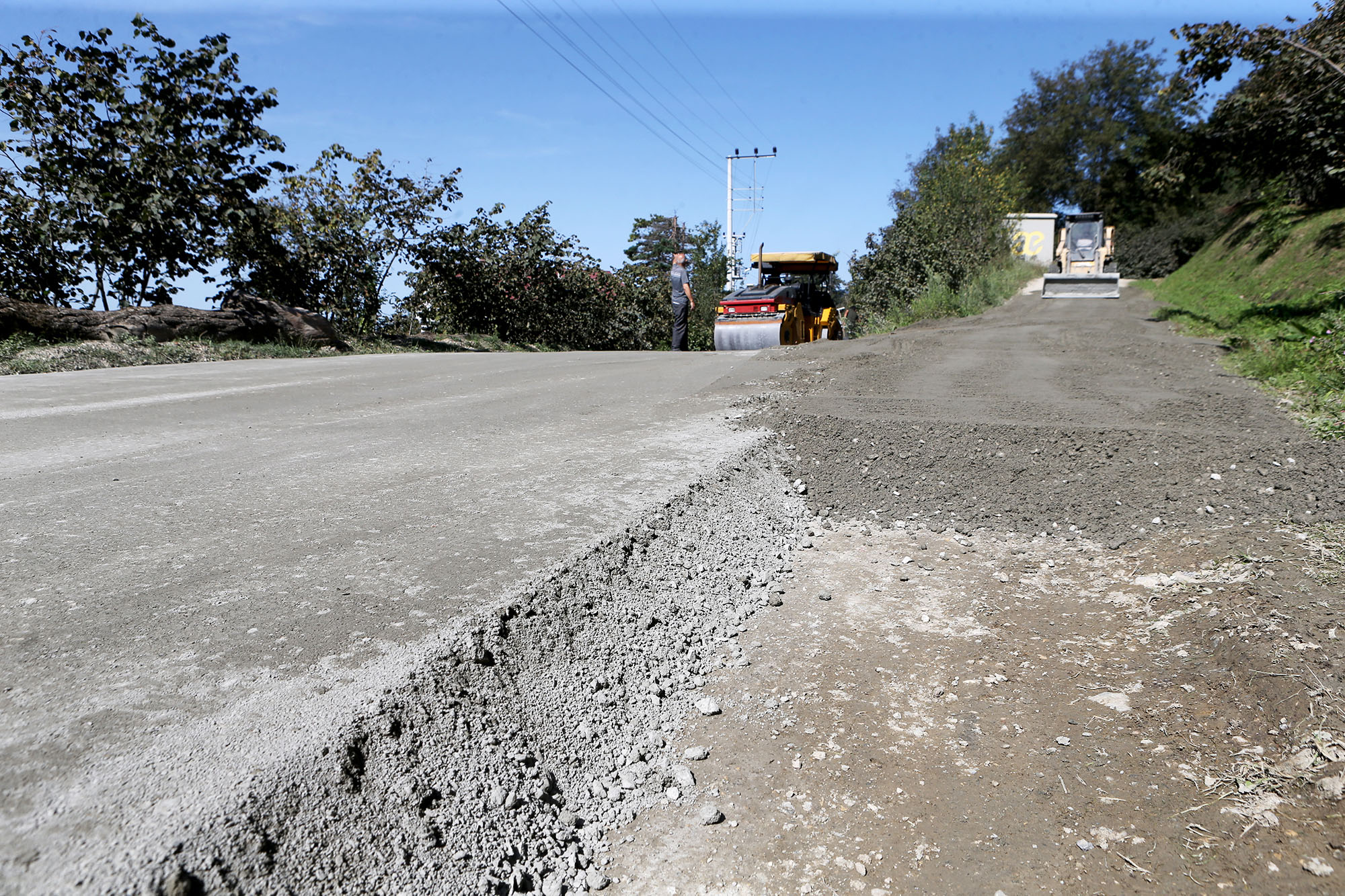 Memnuniyet artınca Büyükşehir beton yola hız verdi: 6 mahalleye 43 bin metreküp imalat