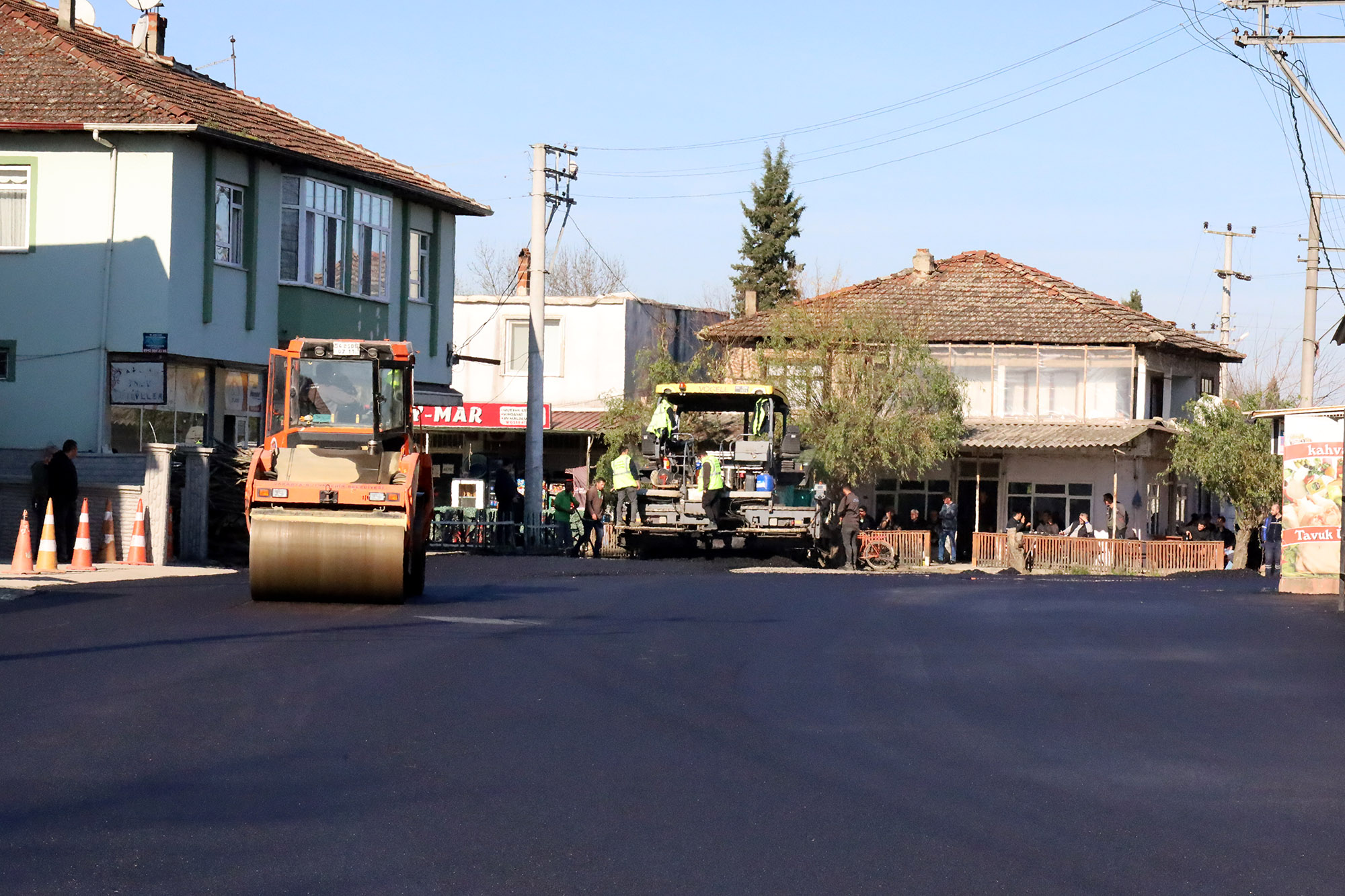 Büyükşehir Şeyhköy ve Çaykışla’yı sıcak asfaltla buluşturdu