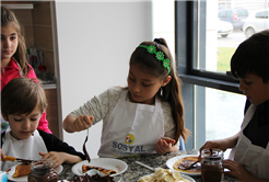 Çocuklar SGM’de ‘Glutensiz Waffle’ yaptılar