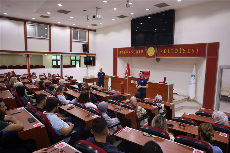 Büyükşehir çalışanlarına yangına karşı uygulamalı eğitim
