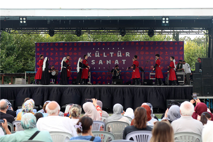 Millet Bahçesi’nde Kafkas ve Karadeniz akşamı