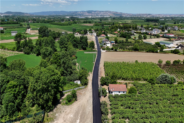 Arifiye’nin iki büyük mahallesini bağlayan yol Büyükşehirle sil baştan