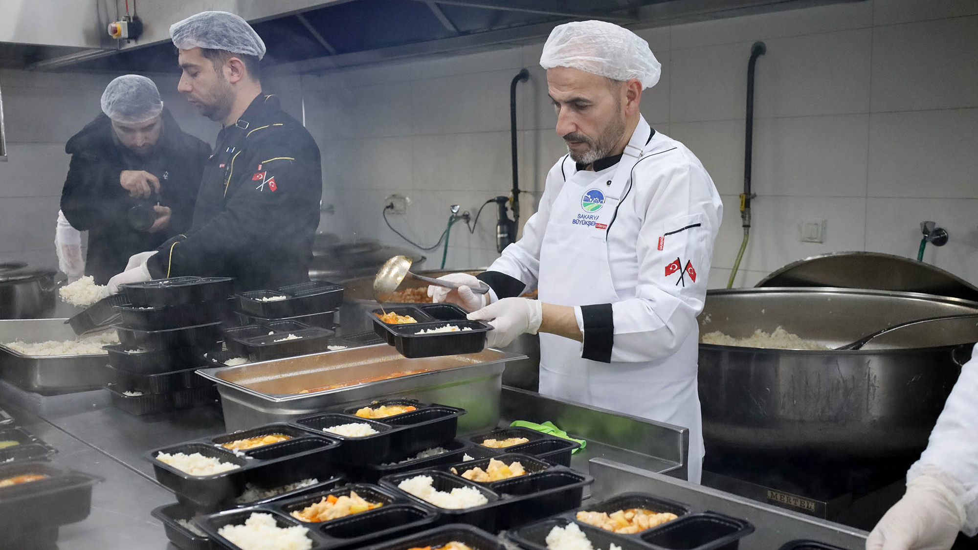 Ramazan'da 90 bin kişilik iftar yemeği Büyükşehir kazanlarında pişiyor