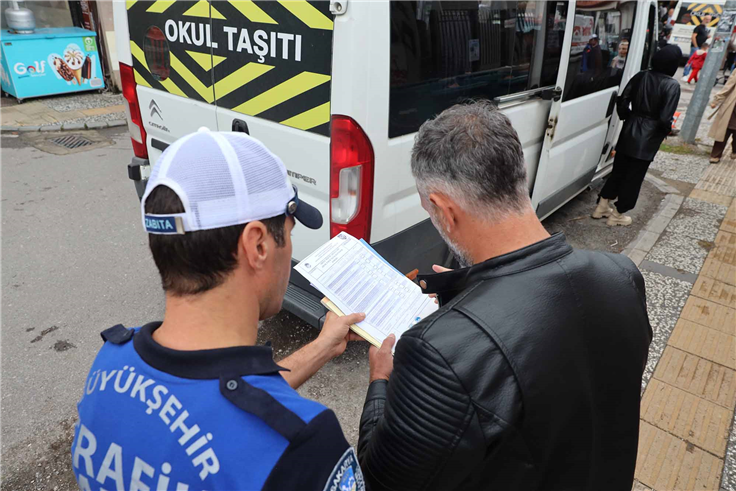 Büyükşehir zabıtasından okul servislerine denetim