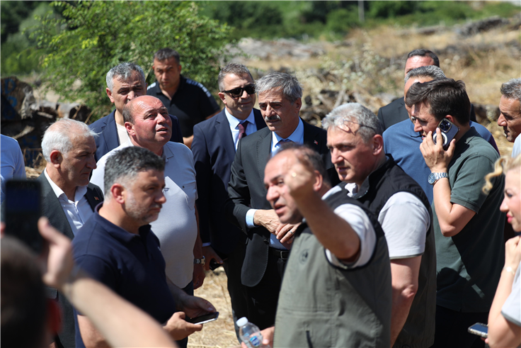 Büyükşehir’den Söğütlü’de çıkan yangınla ilgili açıklama: Yusuf Alemdar ihbardan hemen sonra bölgeye hareket etti
