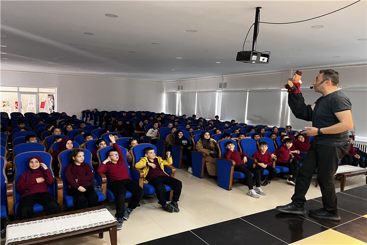 Taraklı’da “Çok Bilmiş İbiş” gösterisi büyük ilgi gördü