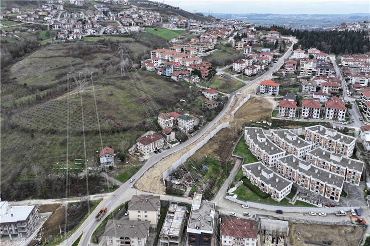 Büyükşehir, Serdivan 32. Sokak’ta yeni arteri adım adım tamamlıyor