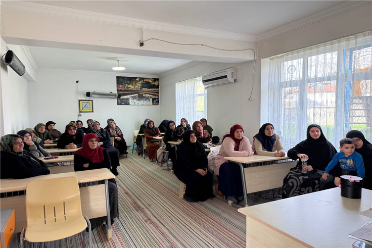 Büyükşehir’in “Kadın Kadına” projesi Akyazı’da devam etti