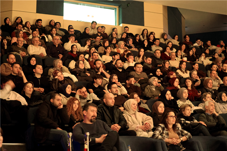 “Carmen” tiyatroseverlerden alkışları topladı