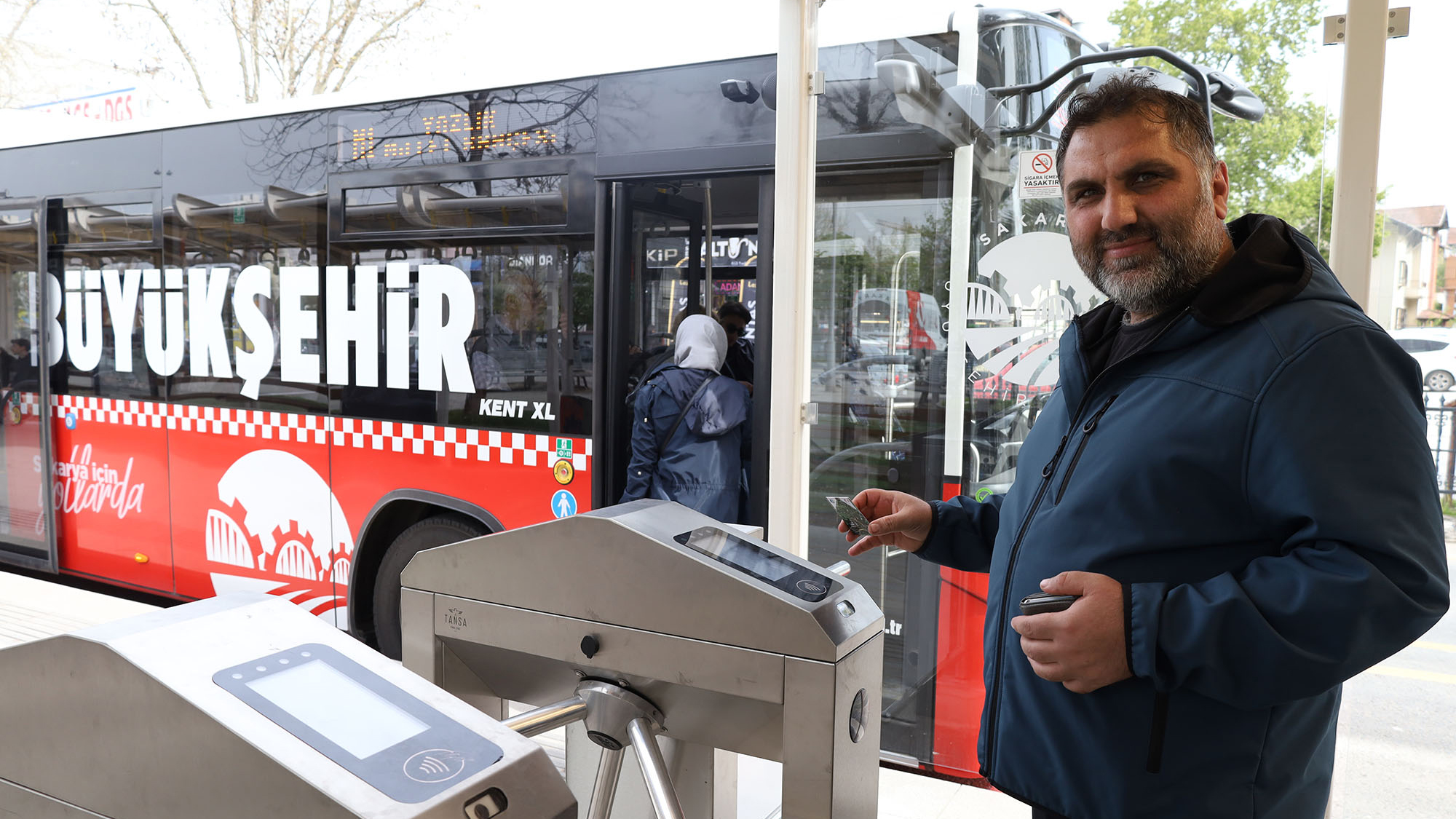 Metrobüs ücretli sistemin ilk gününde de ‘en çok tercih edilen’ oldu