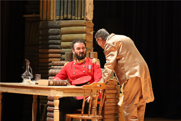 Usta oyuncular sahnedeydi: Çehov Kabare’ye yoğun ilgi