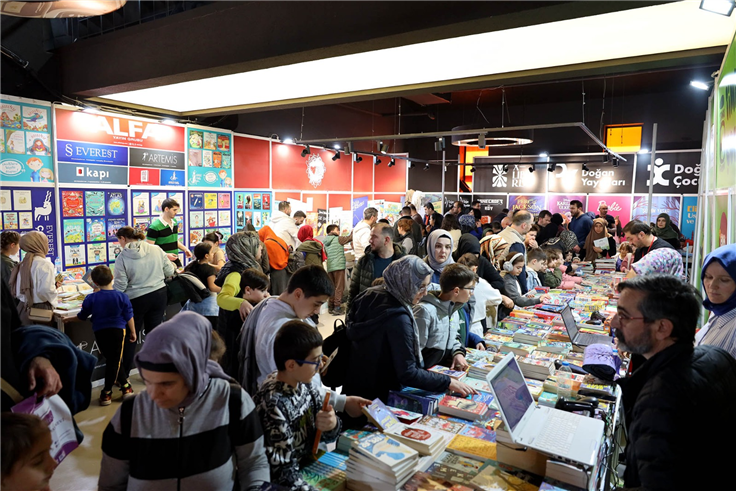 Sakarya Çocuk Edebiyatı Fuarı hafta sonunda doldu taştı