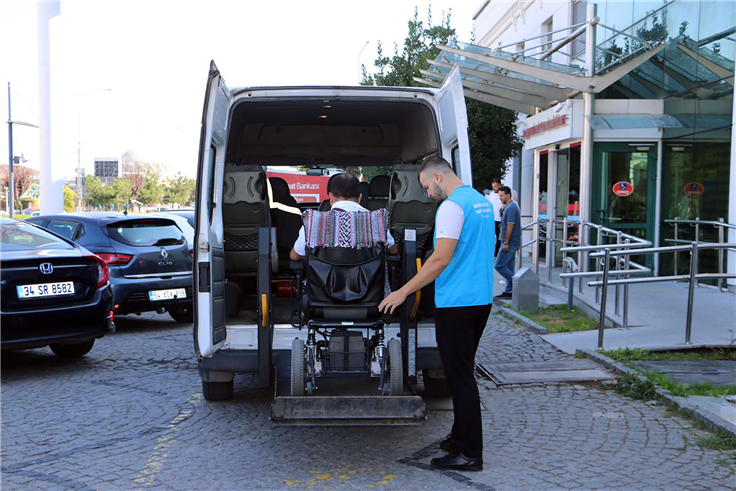 Büyükşehir’den özel gereksinimli vatandaşlara ulaşım desteği