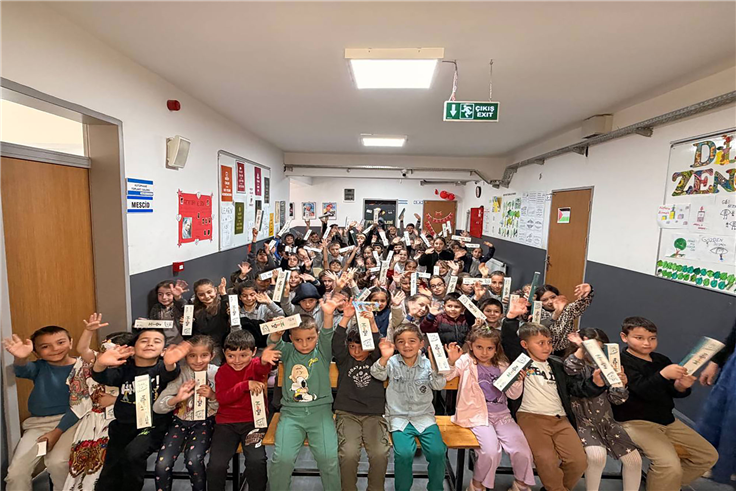 Büyükşehir şehrin dört yanına “Bir Hikâye Bin Neşe” taşımaya devam ediyor