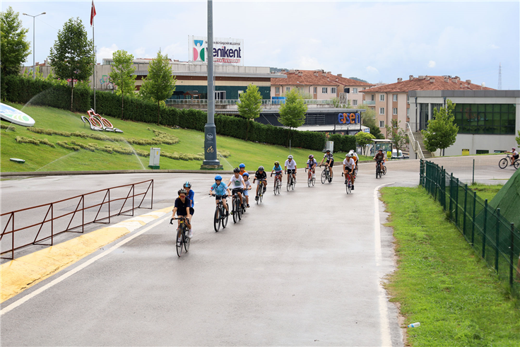 Büyükşehir geleceğin şampiyon pedallarını Ayçiçeği Vadisi’nde keşfediyor
