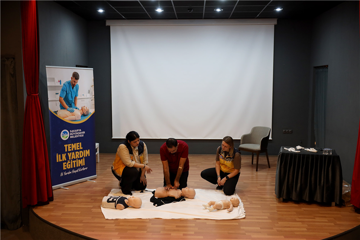 Büyükşehir temel ilk yardım eğitimleriyle vatandaşları bilinçlendiriyor