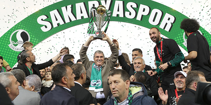 Sakaryaspor şampiyonluk kupasına kavuştu