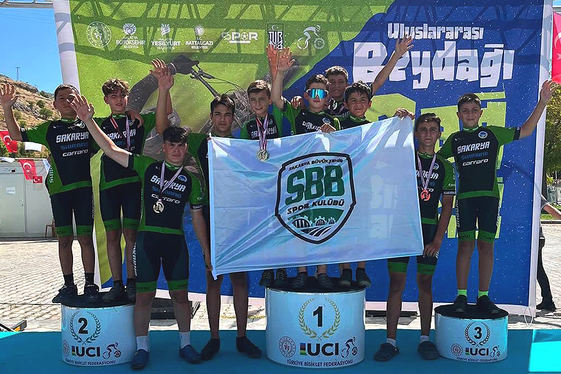 Büyükşehir’in genç pedalları 42 madalyayla sezonu taçlandırdı