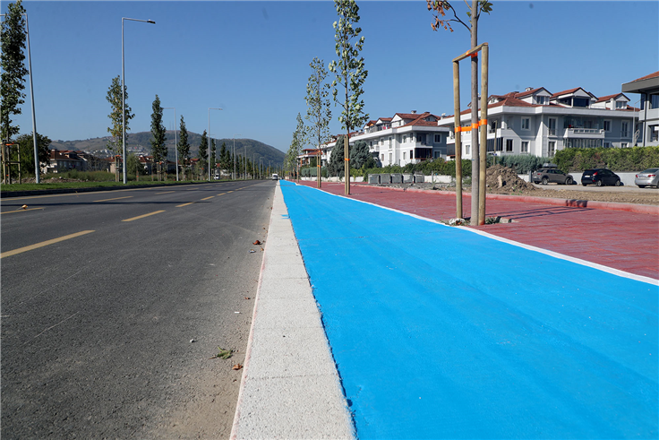 Yeni arterde bisiklet yolu da tamamlandı