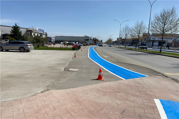Büyükşehir’den Erenler’de bisiklet yollarına güvenli dokunuş