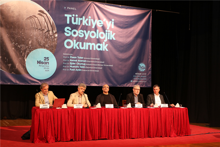 ‘Türkiye’yi Sosyolojik Okumak’ AKM’de konuşuldu