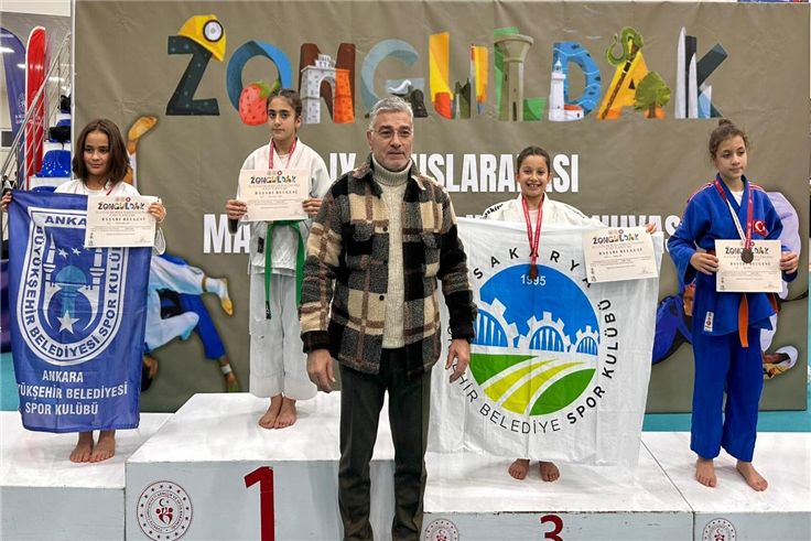 Büyükşehir sporcuları iki önemli organizasyondan madalya ile döndü