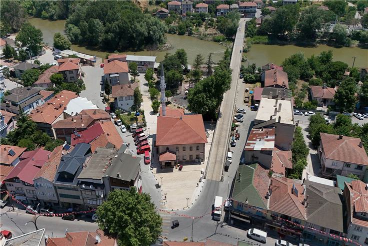 Alifuatpaşa Merkez Camii'nin çevresi yepyeni bir görünüme kavuştu