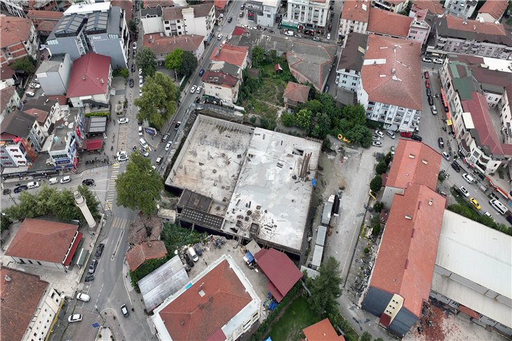 Sapanca Meydanı ve spor salonu projeleri hızla ilerliyor