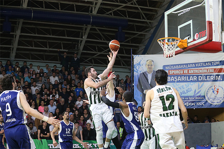 Dev Adamlar seriye galibiyetle başladı