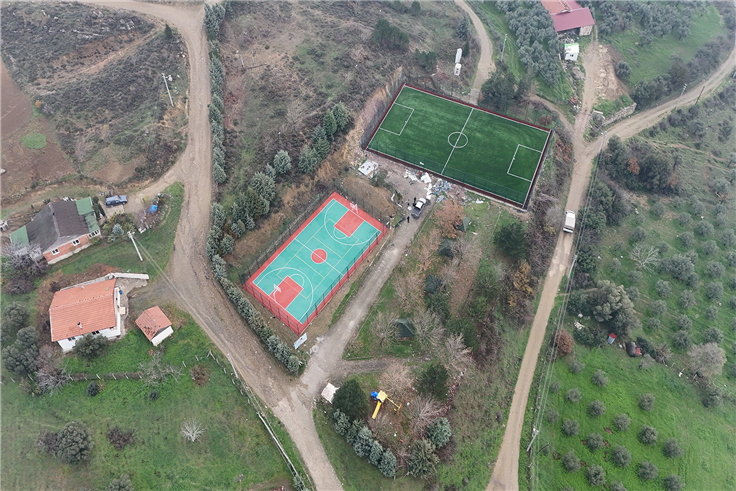 Geyve Bayat ve Eşme’de spor sahaları hizmete gün sayıyor