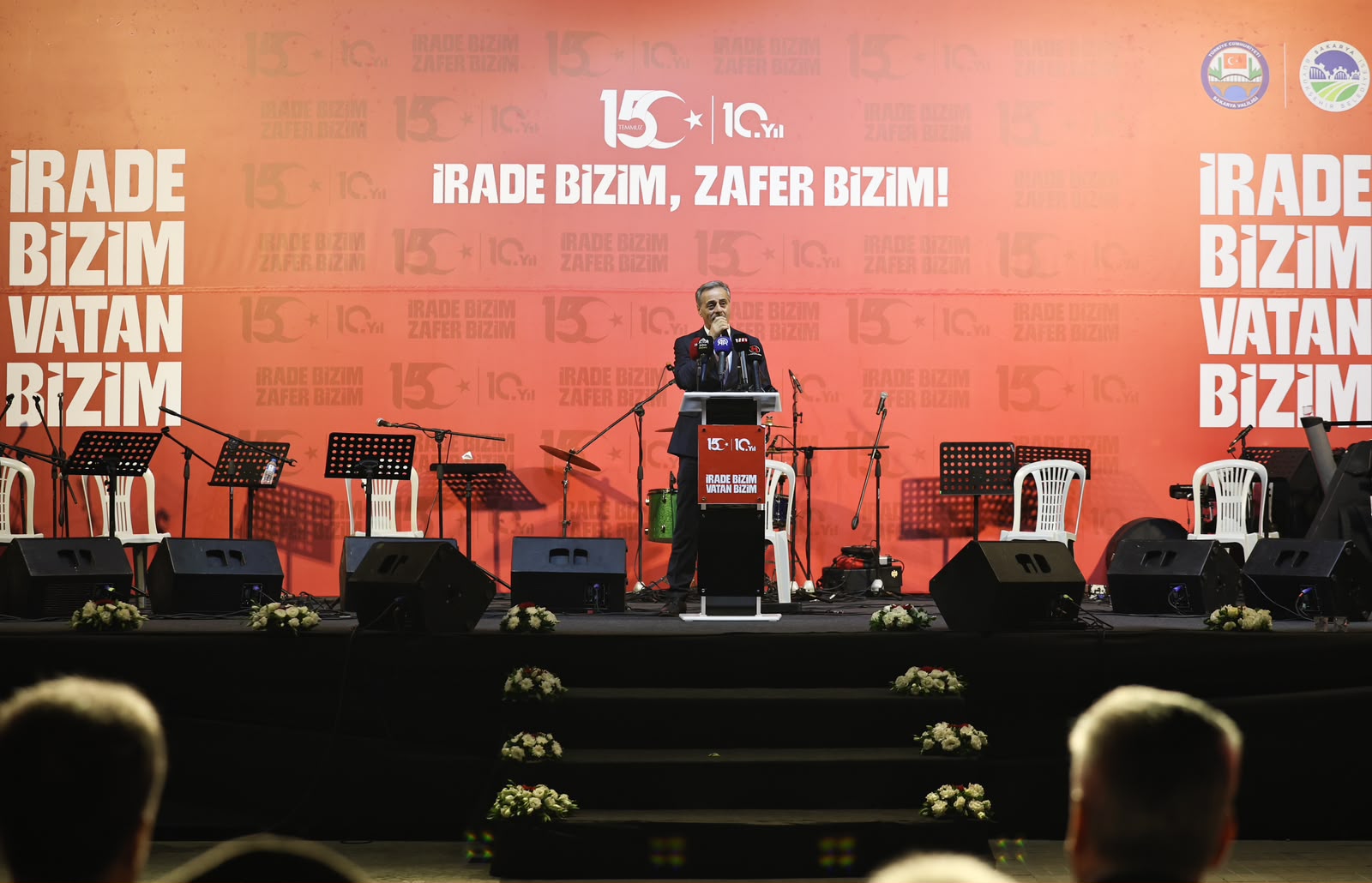 “Milletimiz uğruna can verilen vatanı darbecilere teslim etmedi, hiçbir zaman etmeyecek”