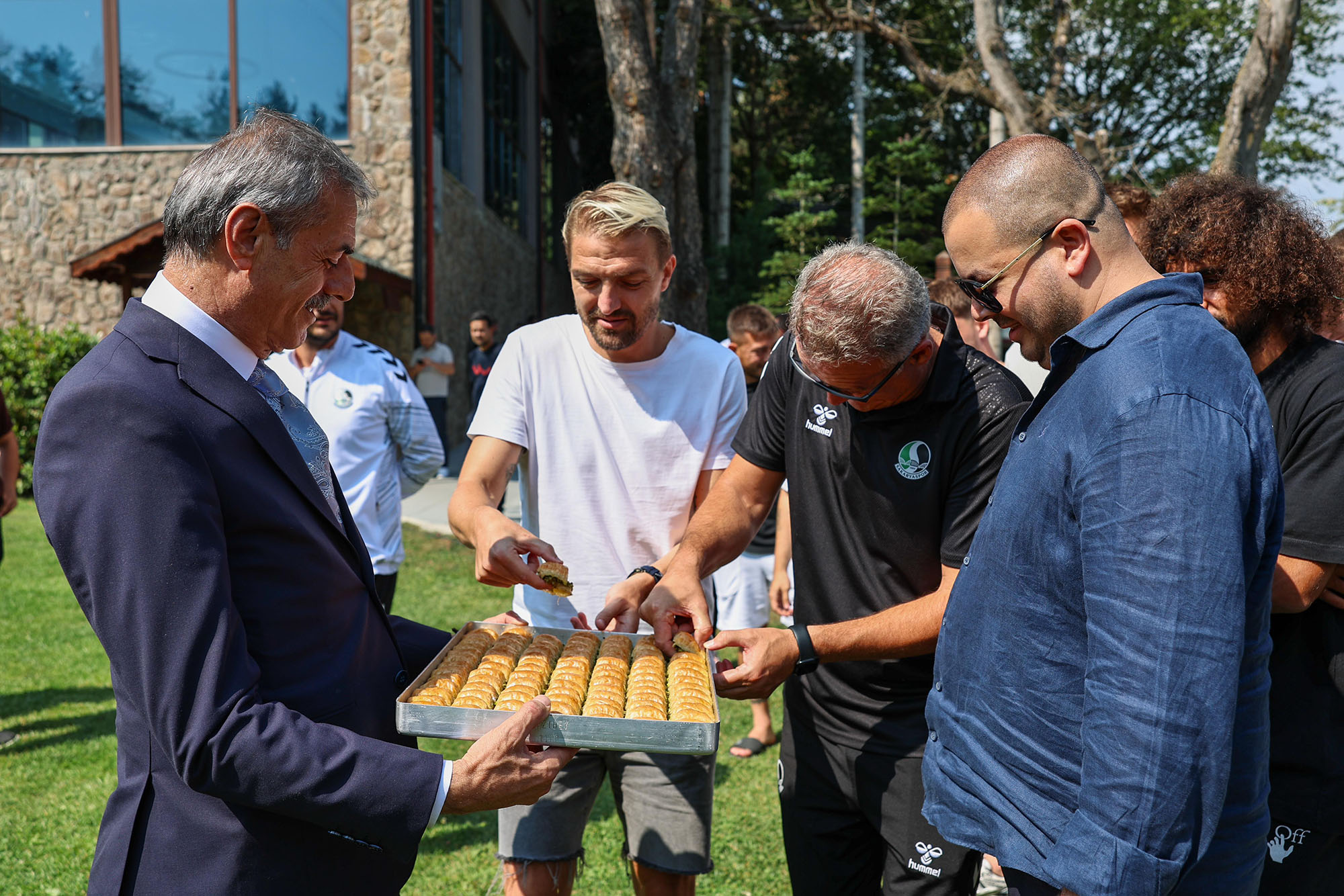 Yusuf Alemdar’dan Bolu kampında önemli mesajlar: “Sakaryaspor bir ruh işidir, sevdadır ve her sorun kenetlenmeyle aşılır”