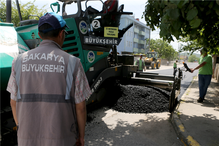 Söğütlü’de asfalt çalışmaları hız kazandı
