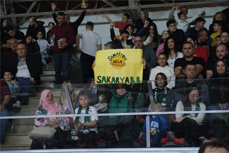 Büyükşehir Basketbol taraftarı önünde 7’de 7 yaptı: 90-76