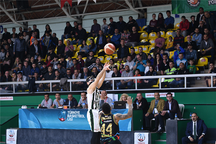 Büyükşehir Basket lider bitirdi