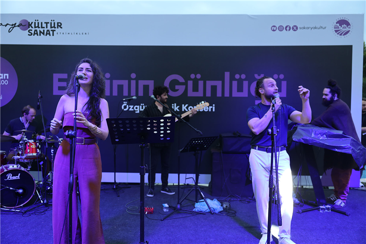 Ezginin Günlüğü konseriyle Millet Bahçesi’nde müzik şöleni yaşandı