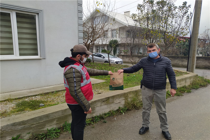 Büyükşehir'in 'Her Eve Maske' dağıtımı sürüyor