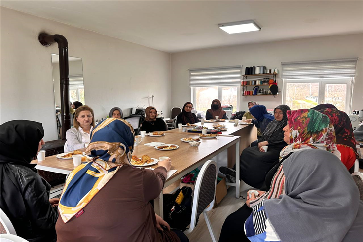 Büyükşehir’in “Kadın Kadına” projesi 16 ilçede sahada