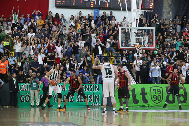 Büyükşehir Basket şampiyonluk kapısını araladı