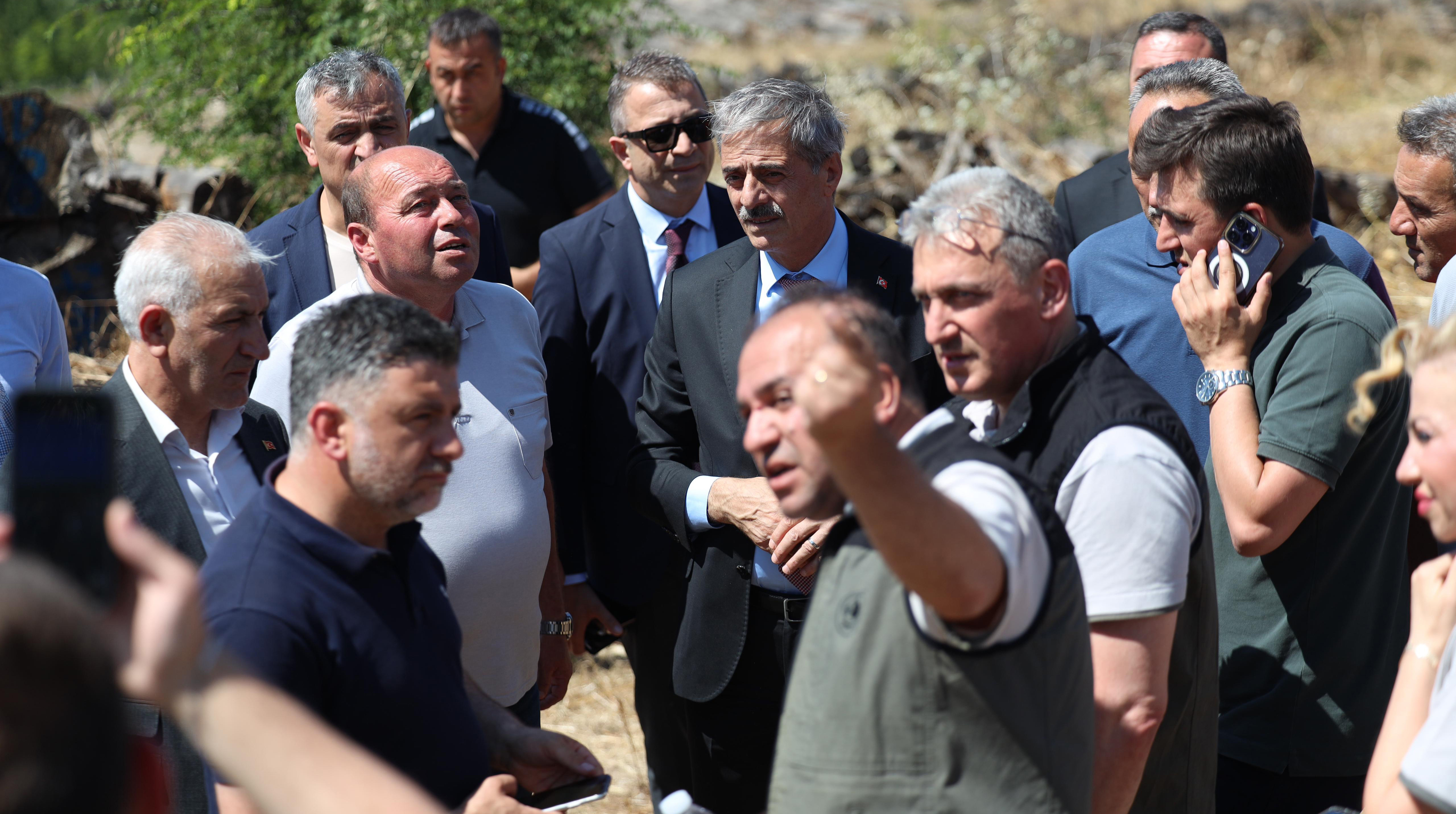 Büyükşehir’den Söğütlü’de çıkan yangınla ilgili açıklama: Yusuf Alemdar ihbardan hemen sonra bölgeye hareket etti