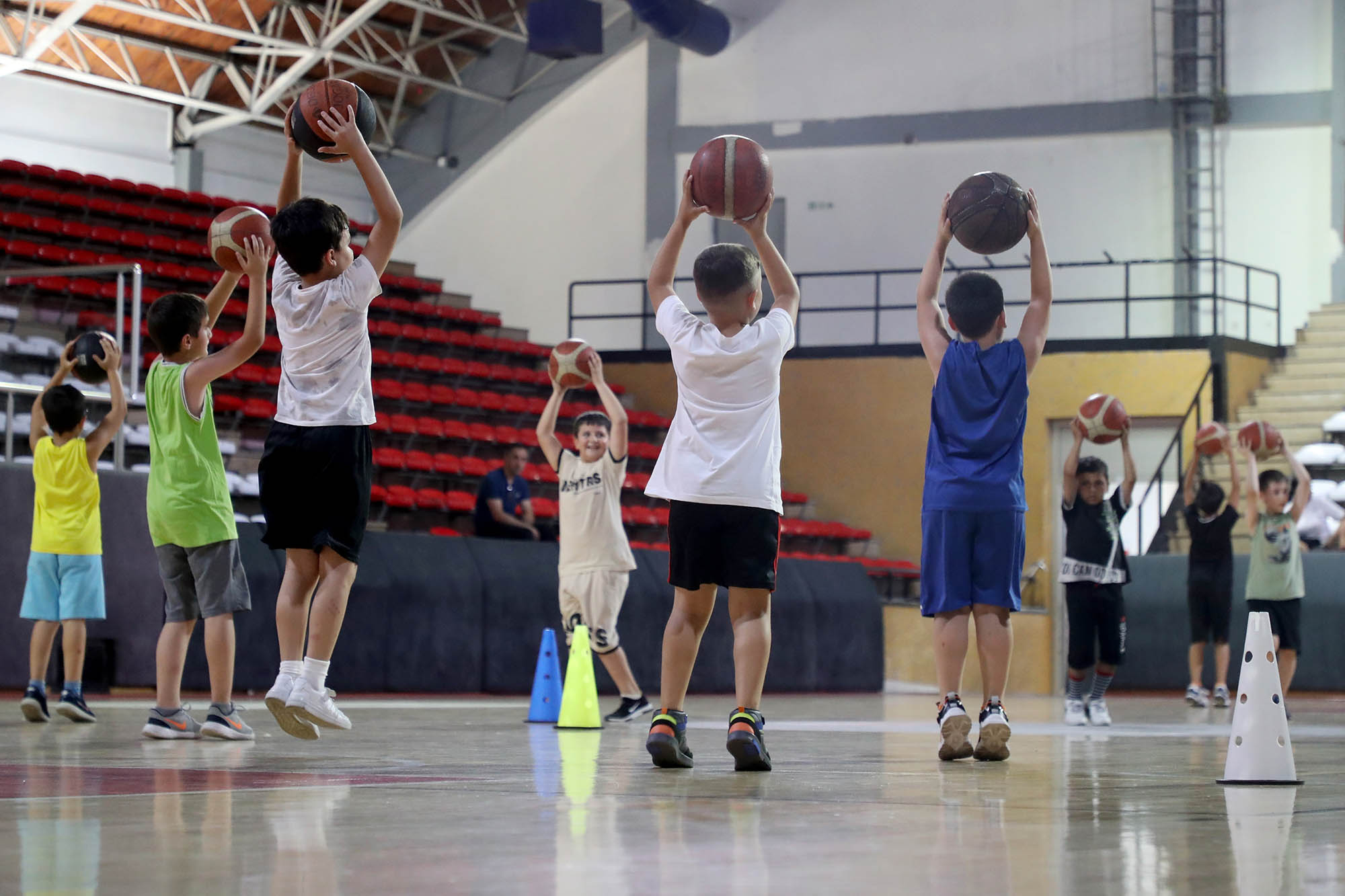Sakarya’da çocuklar sporun her dalında dolu dolu bir yaz tatiline başladı 
