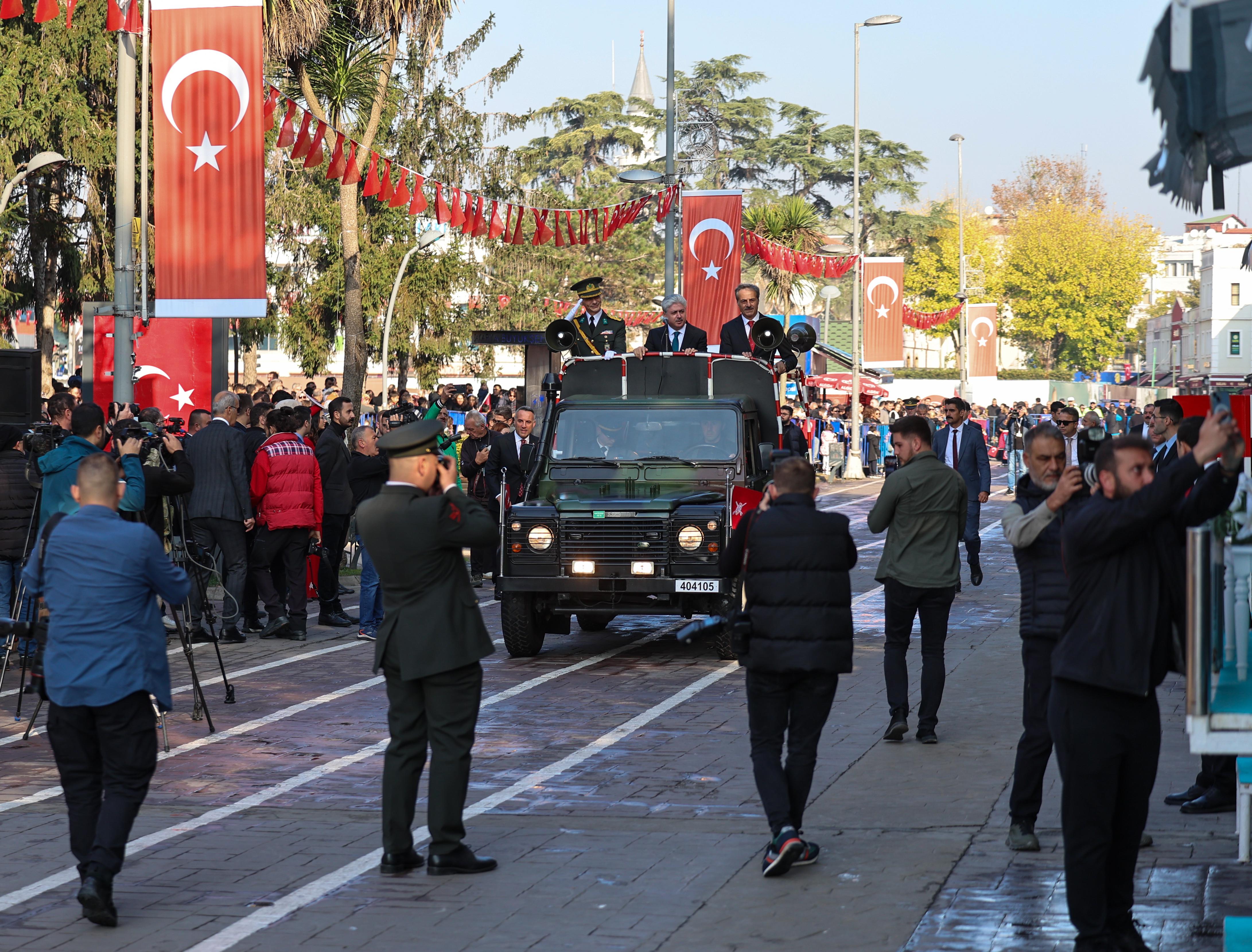 Yusuf Alemdar bulvara sığmayan bayram coşkusuna ortak oldu: “İlelebet nice yüzyıllara…”
