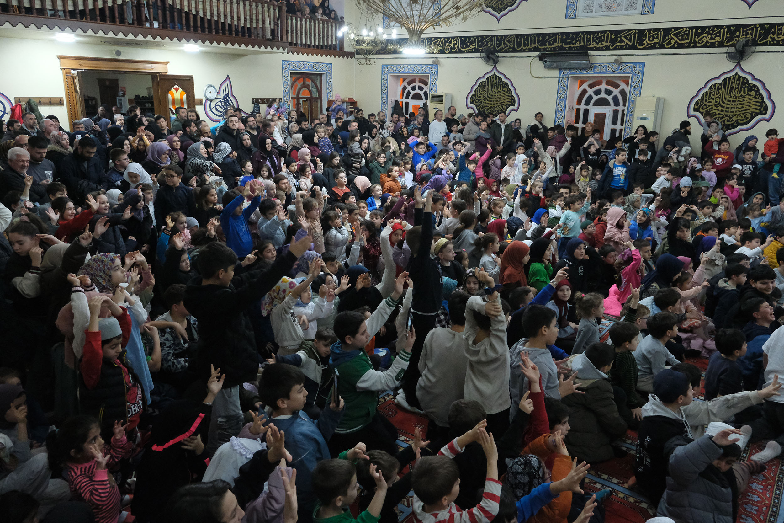 Çocuklarla Ramazan programı ilk haftasında 2 bin 500 çocuğa neşe saçtı