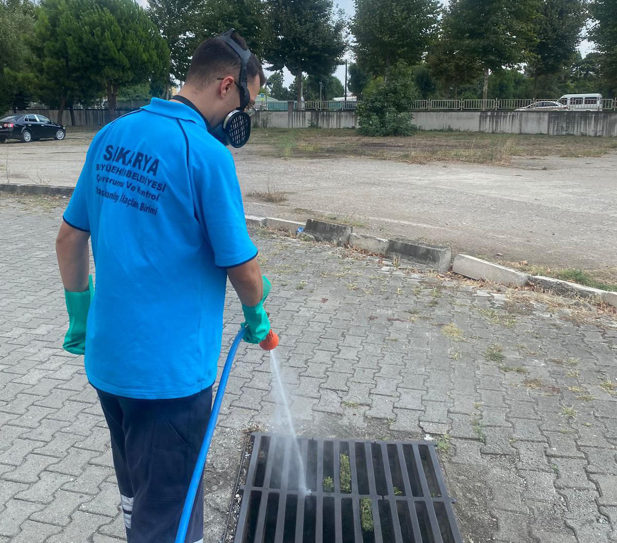 Büyükşehir’in müdahale timi her köşe başında haşereyle mücadelede