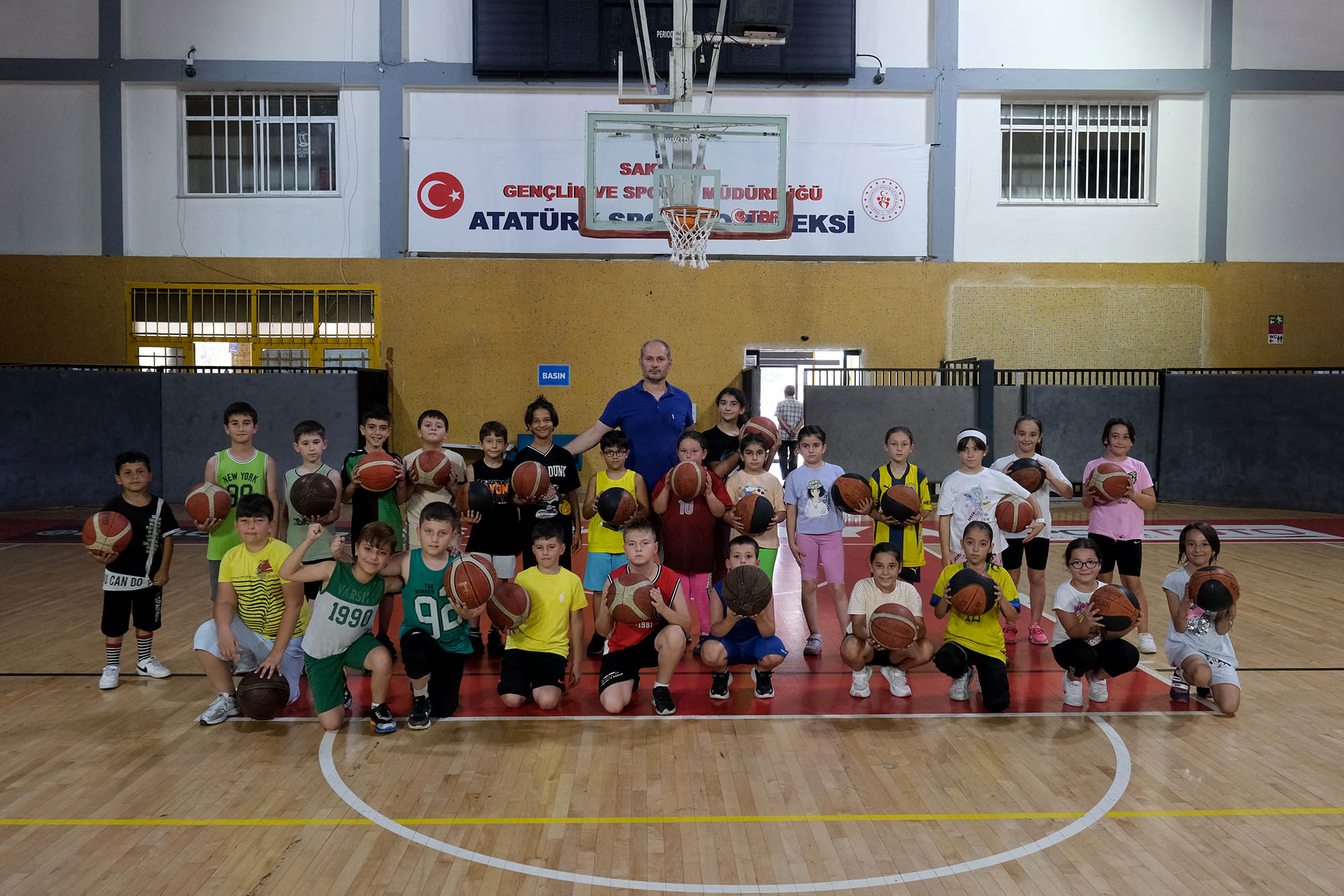 Sakarya’da çocuklar sporun her dalında dolu dolu bir yaz tatiline başladı 