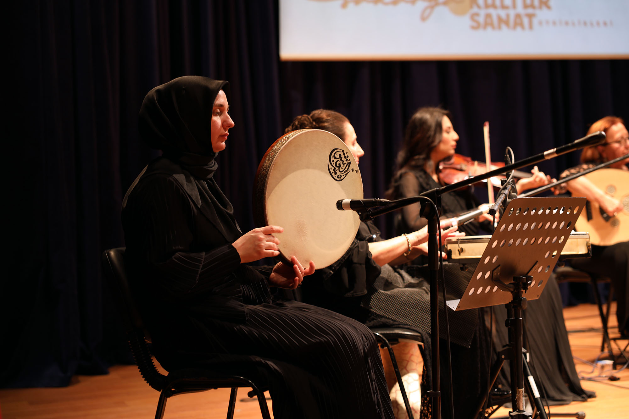 Büyükşehir’den kadınlara özel gece: “Unutulmayan Şarkılar” yoğun ilgi gördü