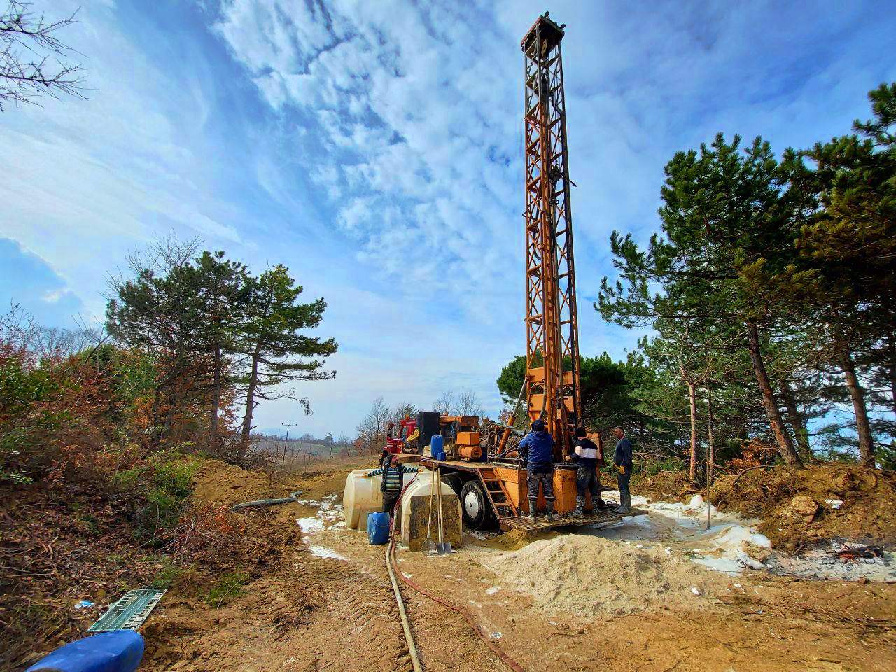Büyükşehir 200 metre derinden suyu çıkarıp sorunu çözdü