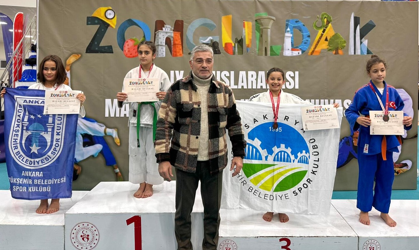 Büyükşehir sporcuları iki önemli organizasyondan madalya ile döndü