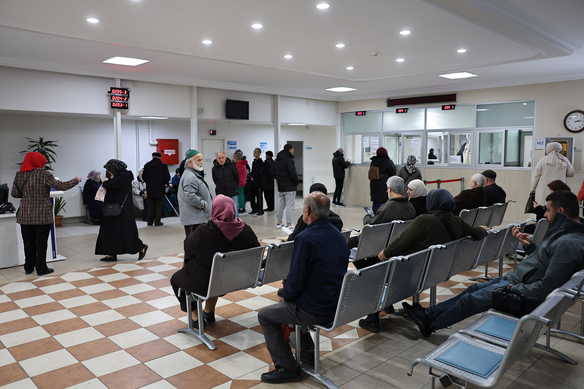 Büyükşehir Tıp Merkezi’ne tatil dönüşü rekor başvuru: Uzmanlardan mevsim geçişi uyarısı