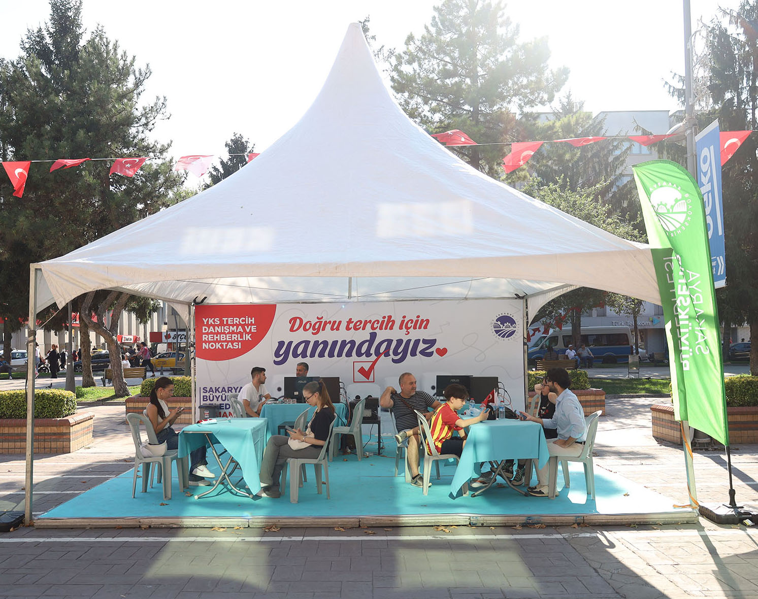 Büyükşehir üniversite yolundaki gençlerin yanında: YKS tercihi için ücretsiz hizmet başladı